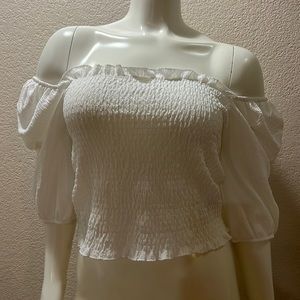 Crinkled jersey short bodice w/ puff sleeve. Perfect for a summer date night.